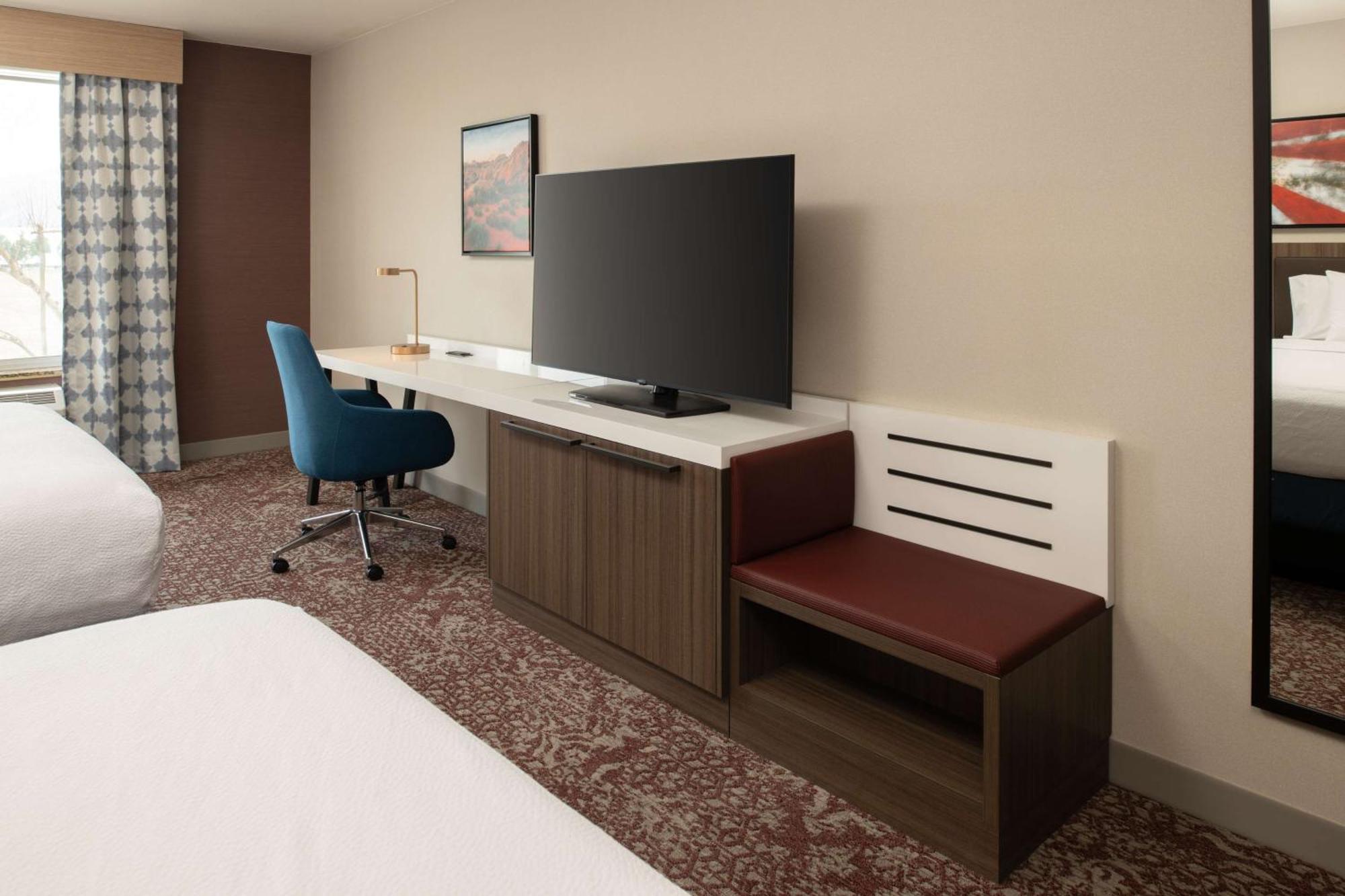 Hilton Garden Inn Fontana Exterior foto