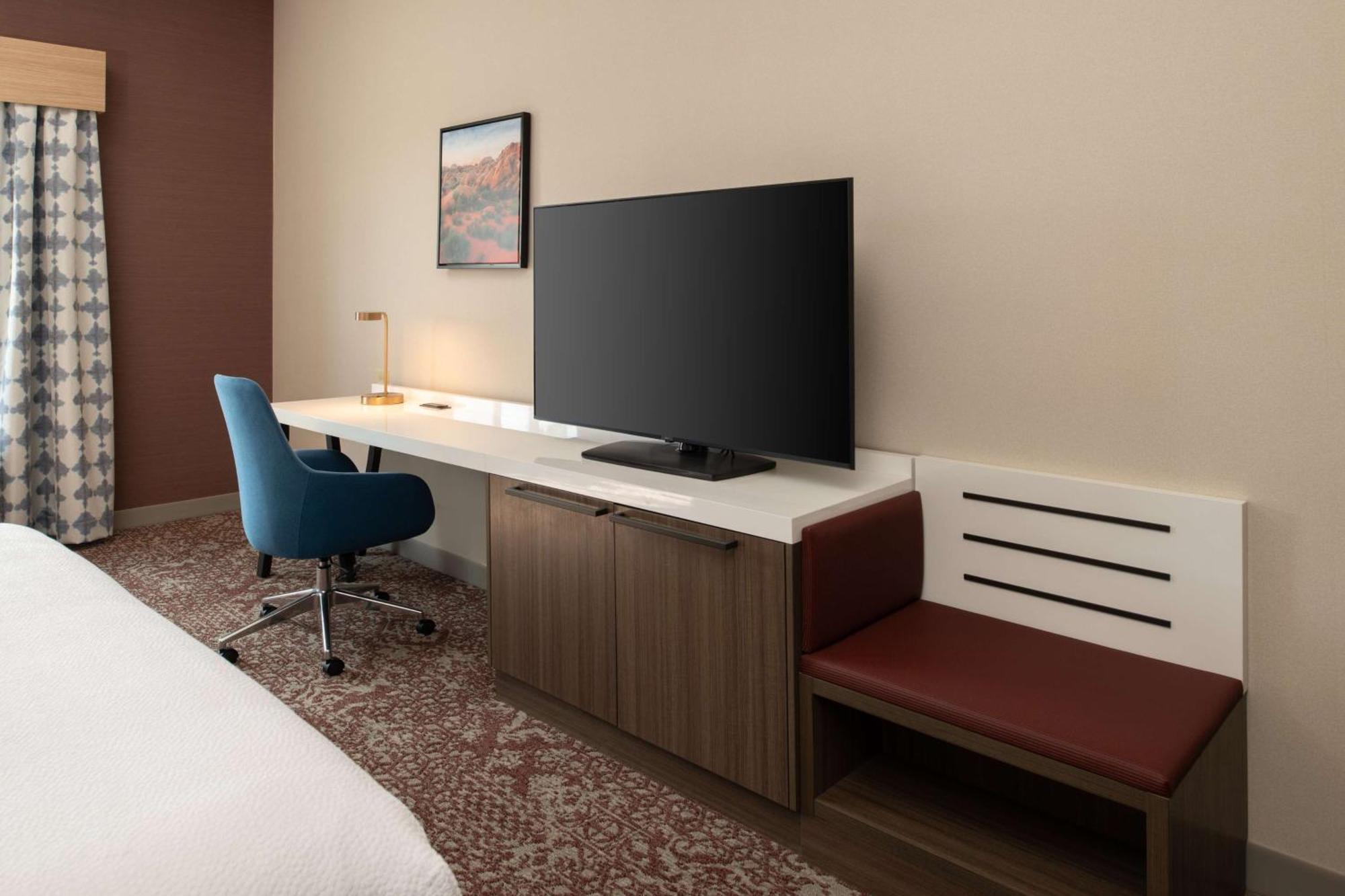 Hilton Garden Inn Fontana Exterior foto
