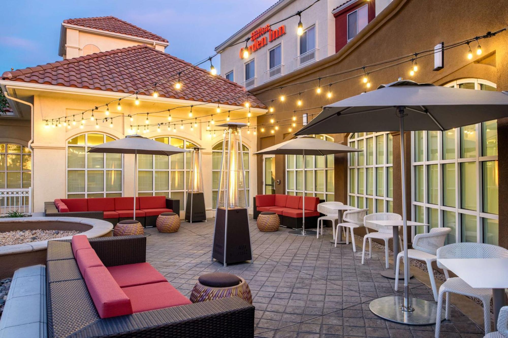 Hilton Garden Inn Fontana Exterior foto
